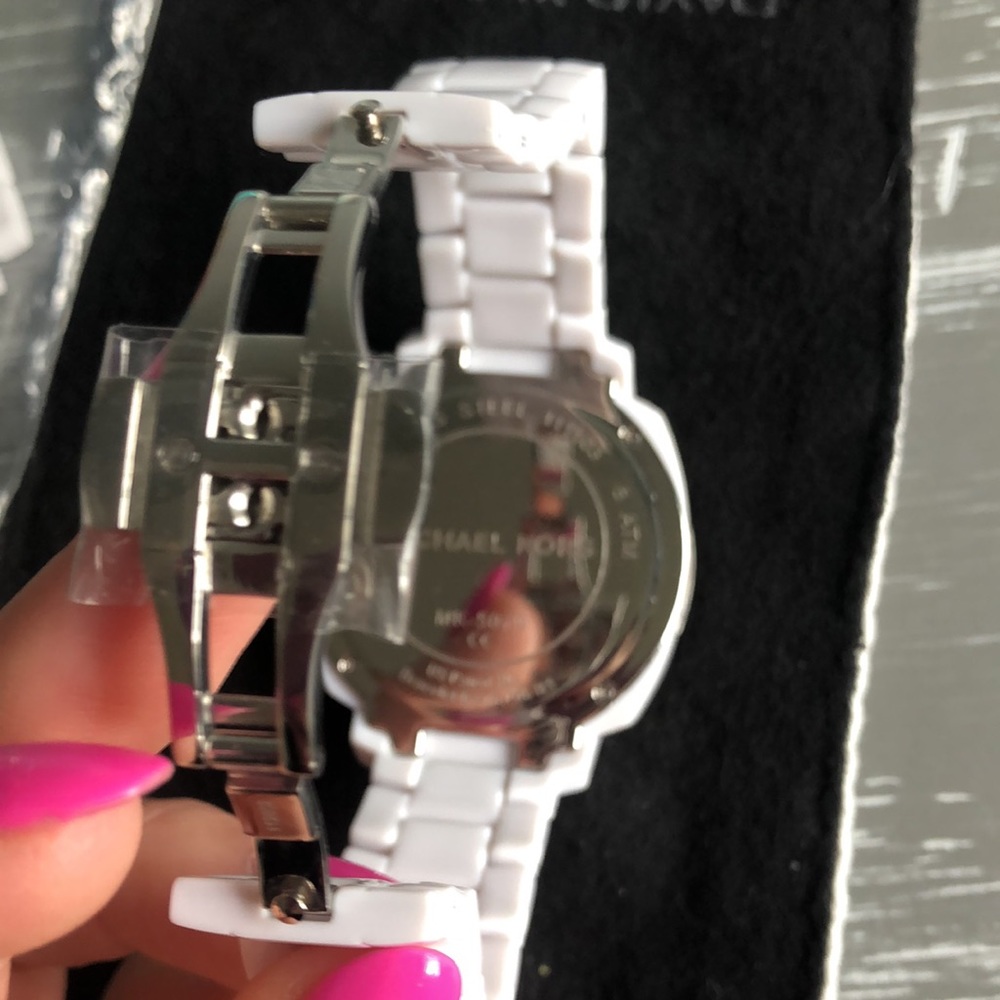 michael kors watch - Picture 2 of 5